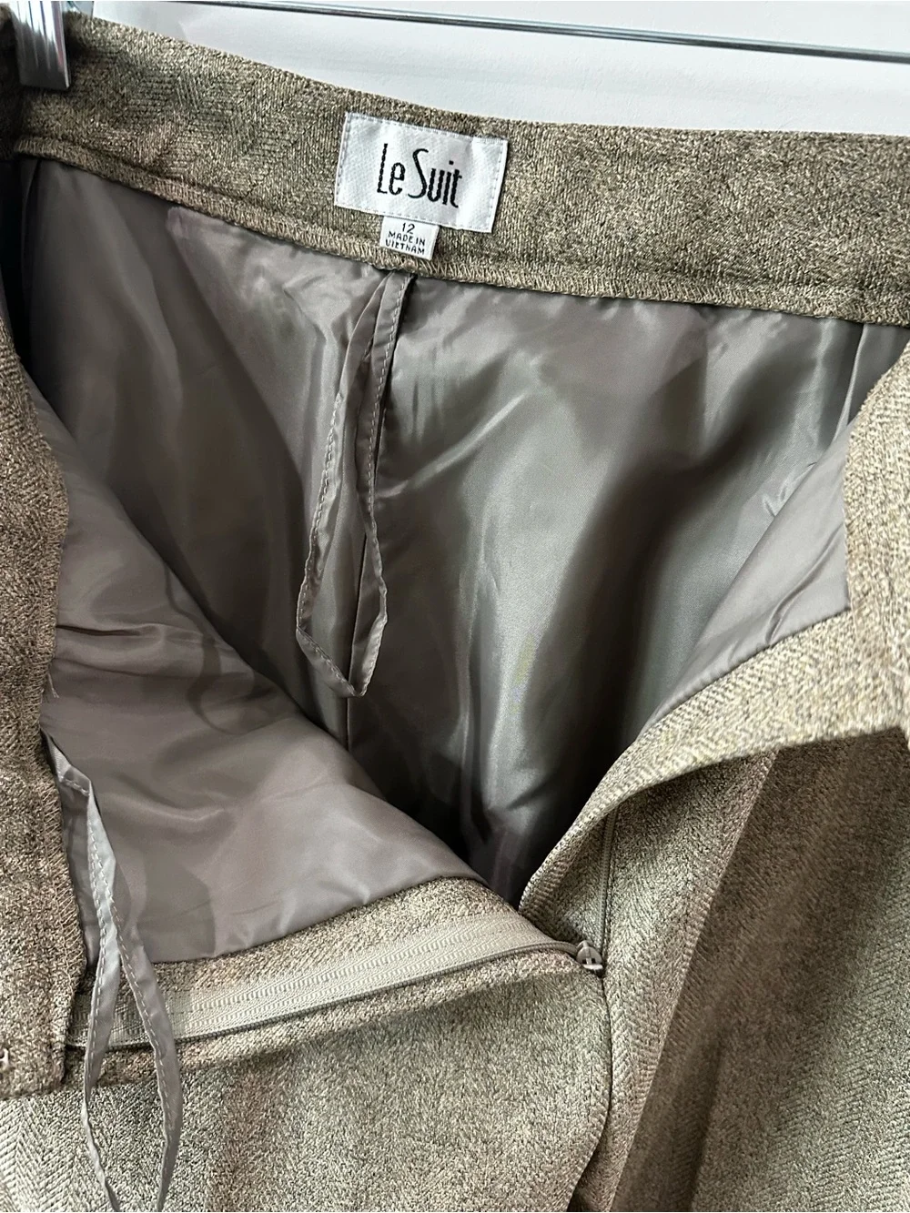 LE SUIT Brown Pant Suit Size 12 Lined Pockets Career Notch Collar 3 Pc Tweed